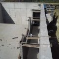 Medencelépcső és ülőpad építése tömör betonból